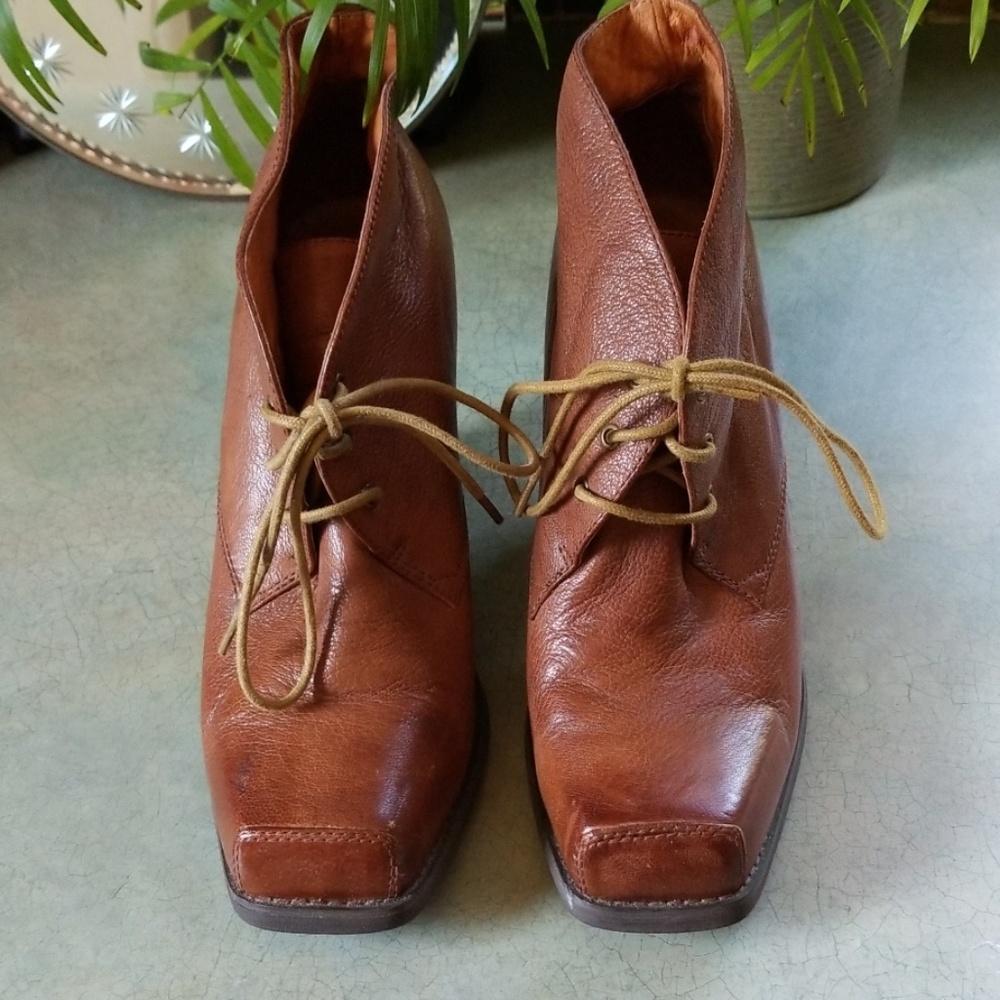 JEFFREY CAMPBELL SQUARE TOED BOOTIES.VERY COOL! - Picture 1 of 5
